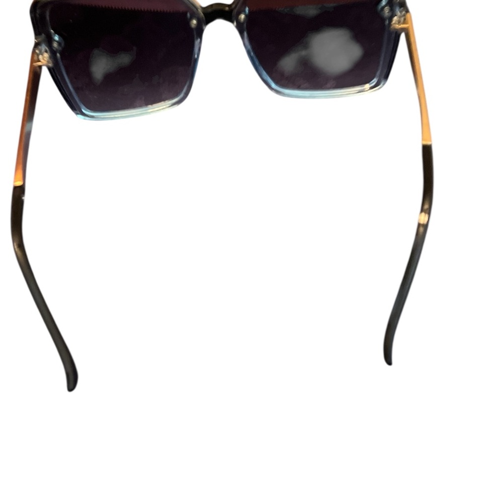 Elegant Black Sunglasses with Gold Accents - Picture 3 of 5